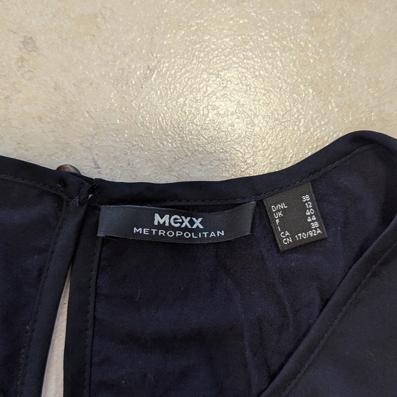 Dark blue tank top with cute detailing down the front - Picture 2 of 3